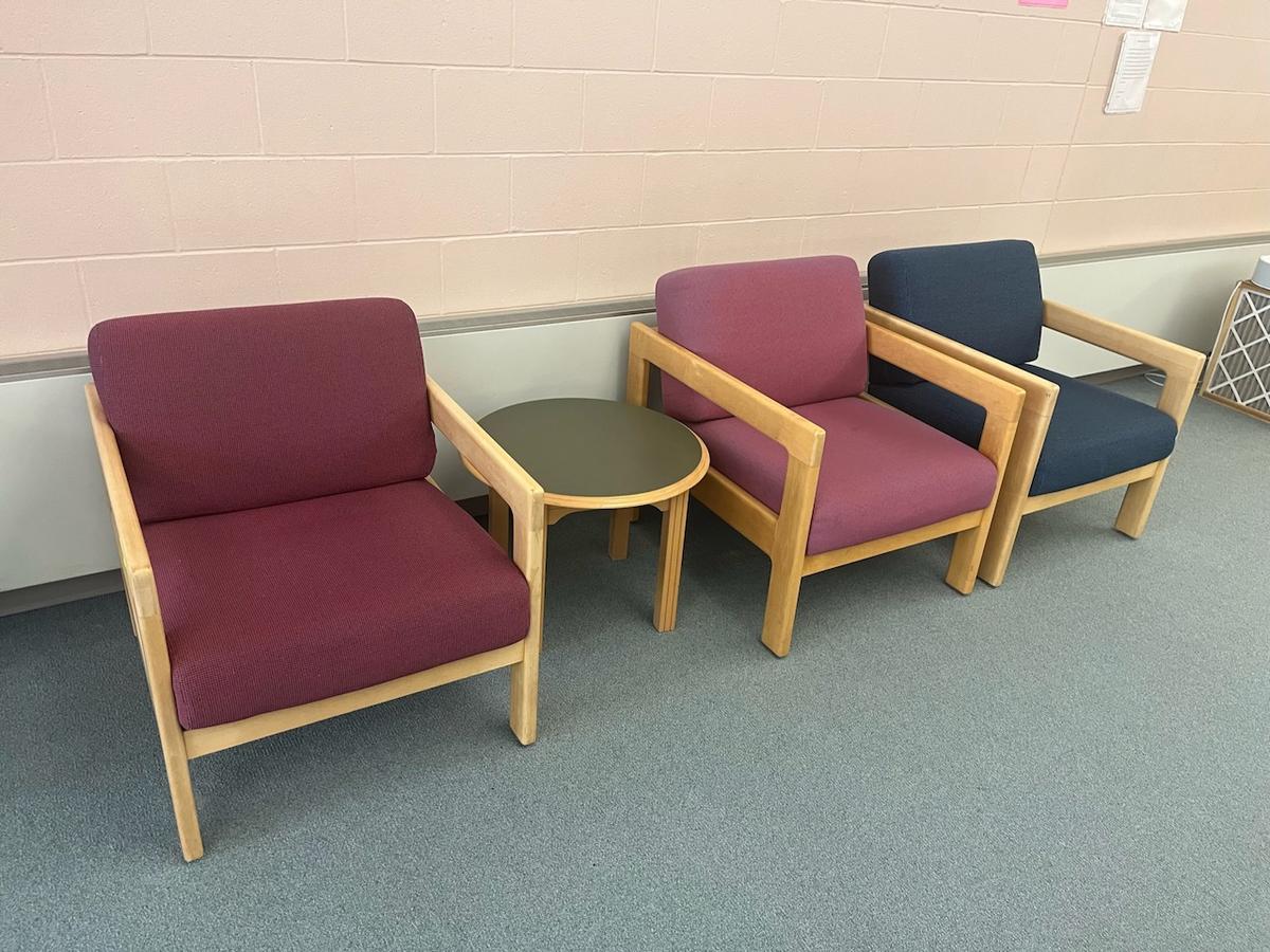 Loc: 5. Lot of (3) Chairs with End Table. This lot is located at: 598 Finn St, Hancock, MI 49930