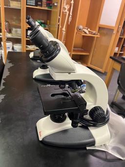 Loc: 3 Lab. Leica CME Stereo Microscope With 4 Objectives Model 1349521X. This lot is located at: 60
