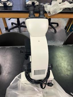 Loc: 3 Lab. Leica CME Stereo Microscope With 4 Objectives Model 1349521X. This lot is located at: 60