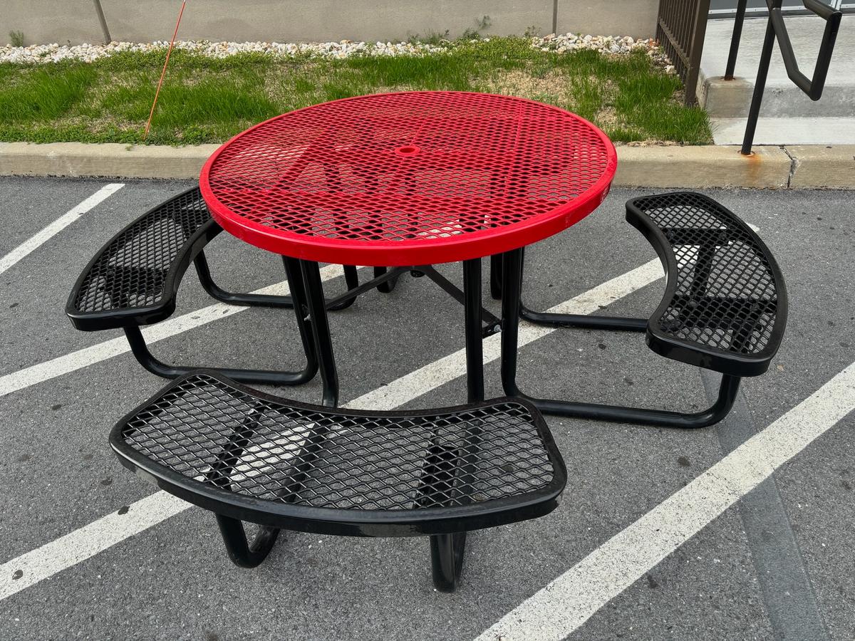 46" Round Picnic Table