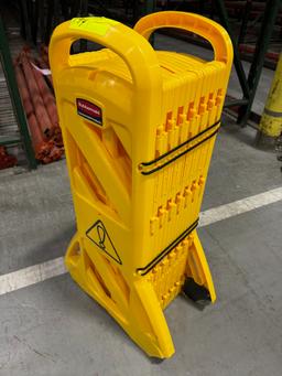 Rubbermaid Expandable Plastic Barrier