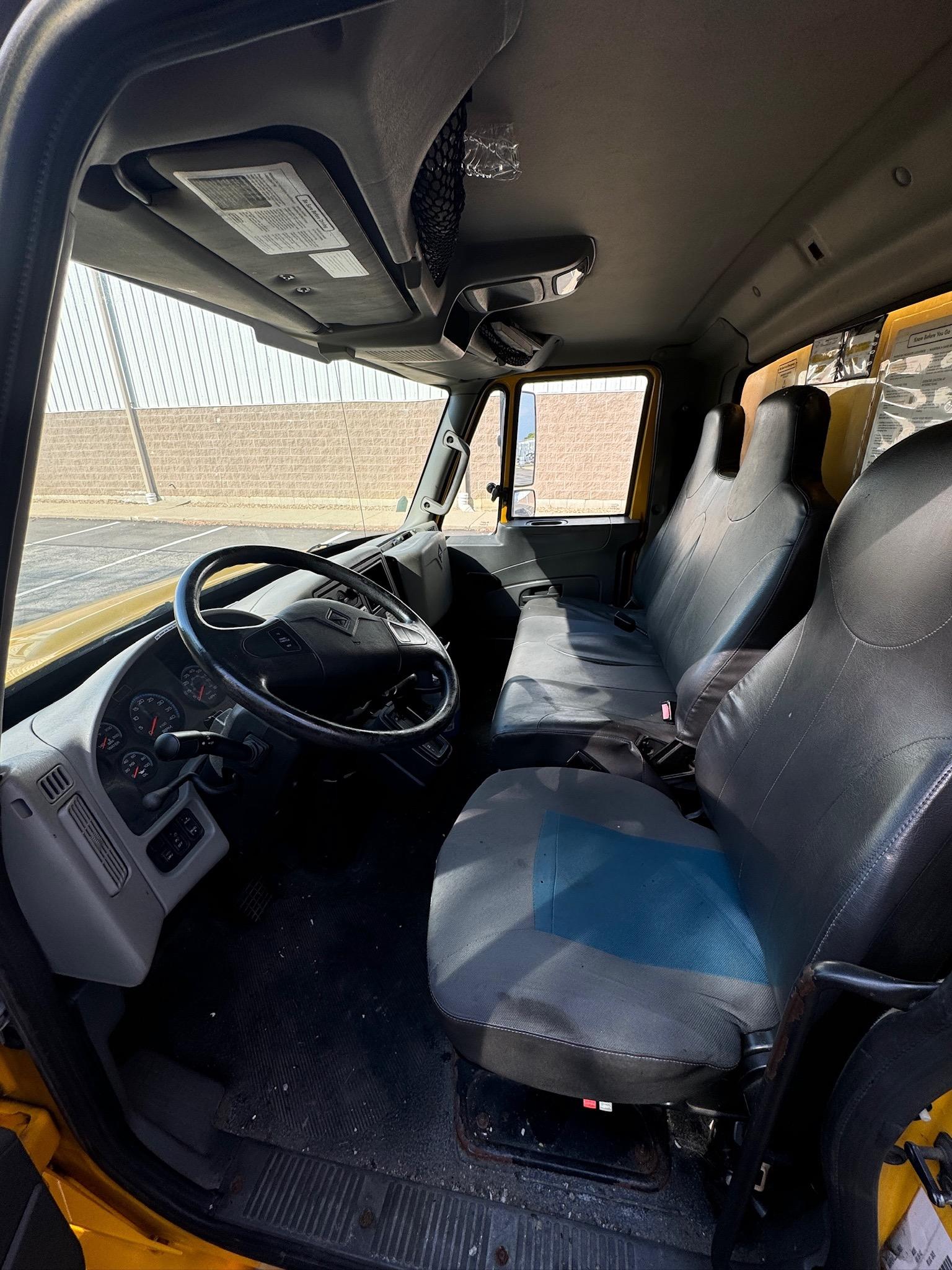 2013 International 4300 SBA 4X2 Box Truck