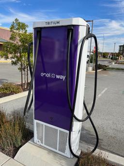 Enel  Way Dual JuiceBox Tritum Fast Charging Charging Station w/ Credit Card Reader