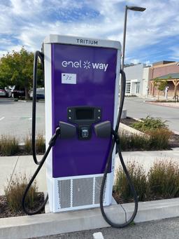 Enel  Way Dual JuiceBox Tritum Fast Charging Charging Station w/ Credit Card Reader