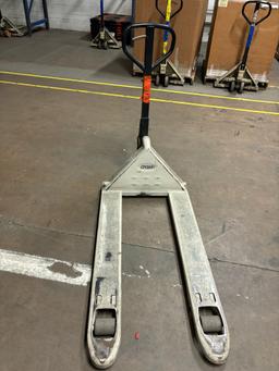 Loc: 2. Crown Manual Pallet Jack
