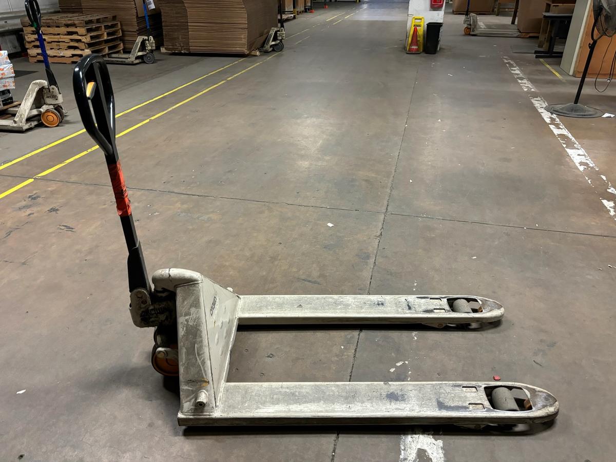 Loc: 2. Crown Manual Pallet Jack
