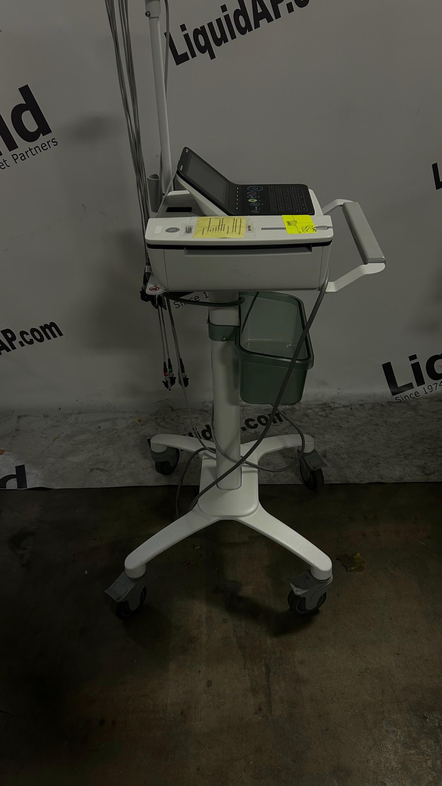 Medical work station with GE Healthcare MAC 2000
