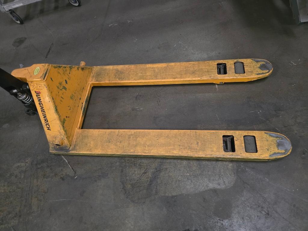 23-18-02 - Manual Pallet Jack