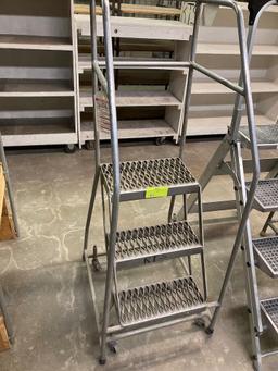 3 steps rolling ladder