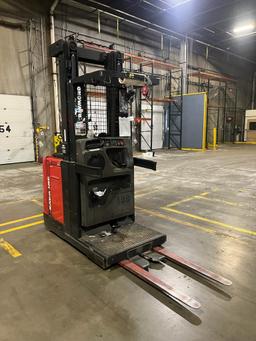 2005 Raymond Order Picker