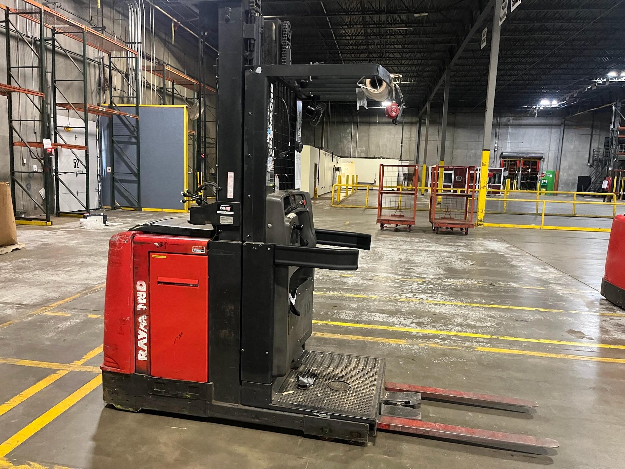 2005 Raymond Order Picker