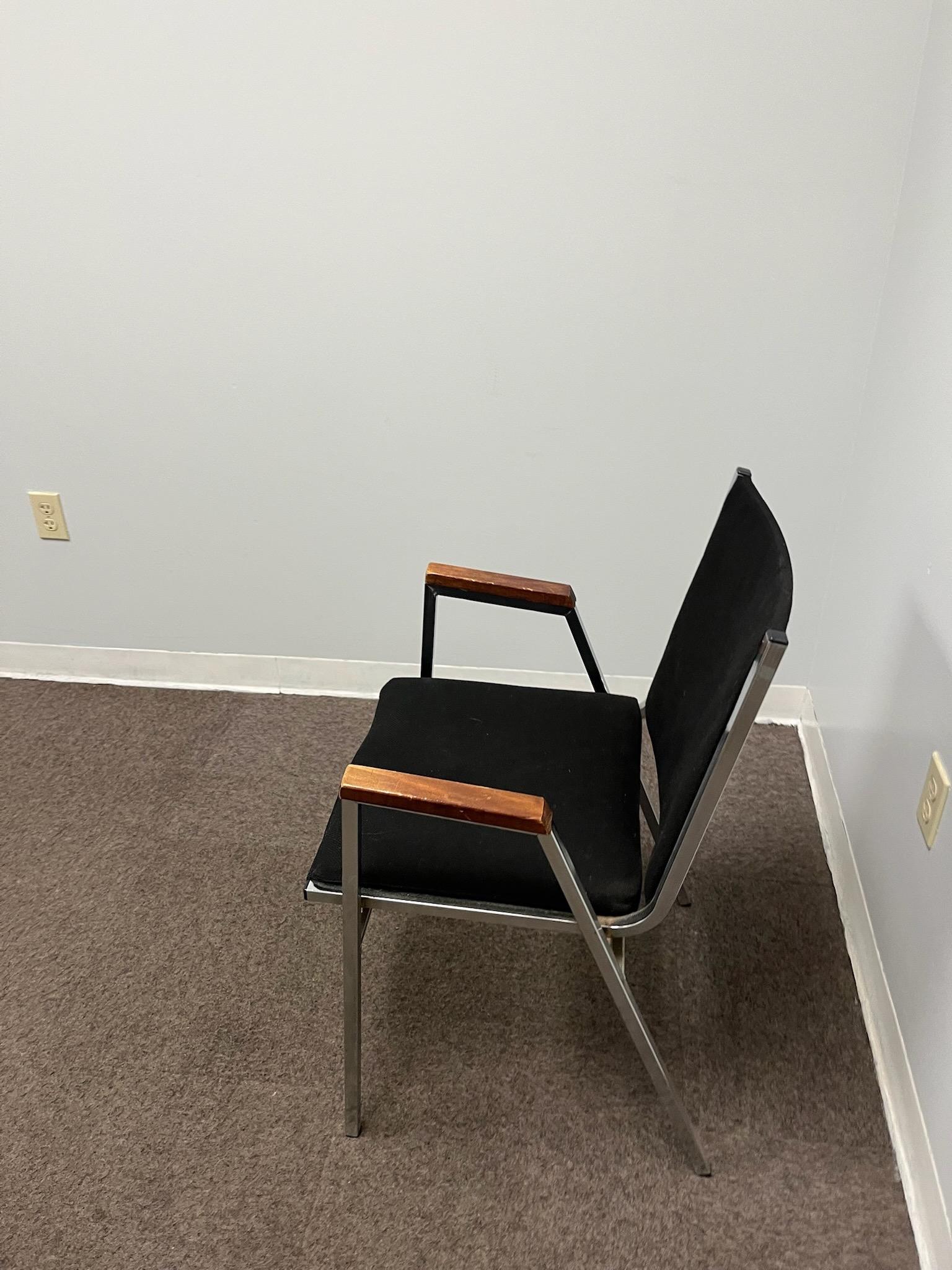 Office Furniture: Desk, 2 filing cab',1 chair
