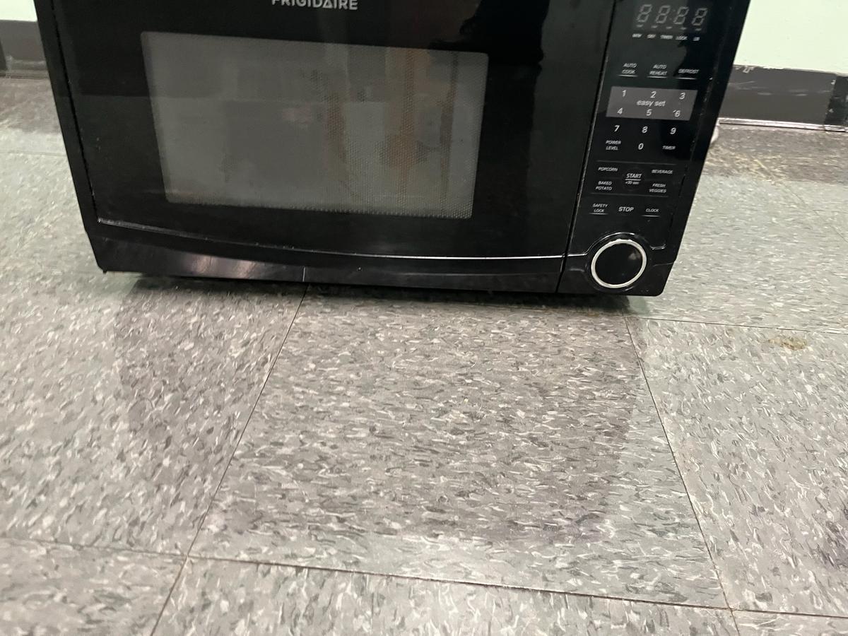 FRIGIDAIRE Microwave FFCM1134LB