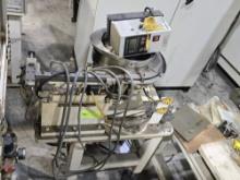 Moorfeed Vibratory Feeder Bowl with stand- and Rodix feeder cube