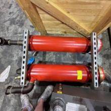 Lot of 2 pressure tanks
