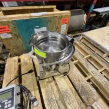 Hoosier Feeder Company Vibratory Feeder Bowl w/  Rodix Feeder Cube