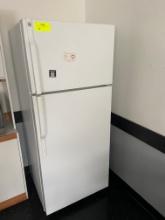 GE Top Freezer Refigerator
