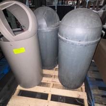 Tall trash cane with lids