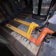 Lot of 2 pallet jacks - Junhheinrich 5500lb capacity & Doosan 5500lb capacity