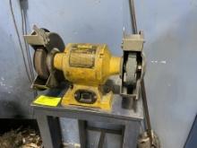 Dewalt DW758 8" (20mm) Bench Grinder w/ Steel Table