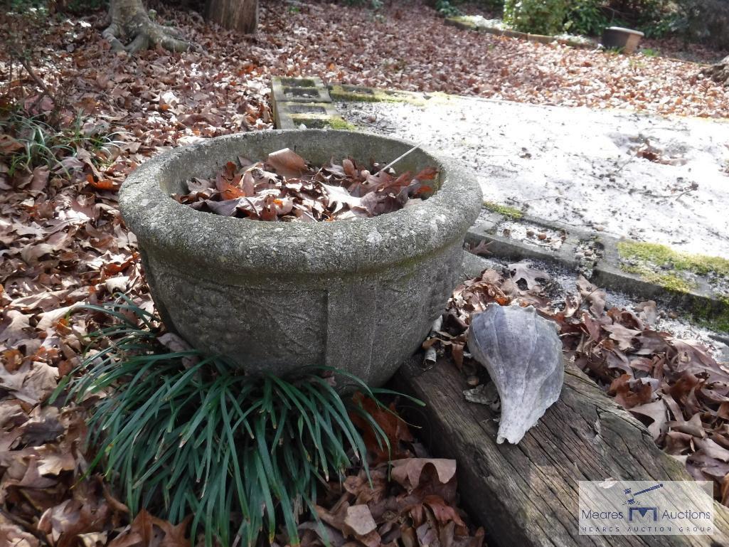 Mixed lot of outdoor planting pots