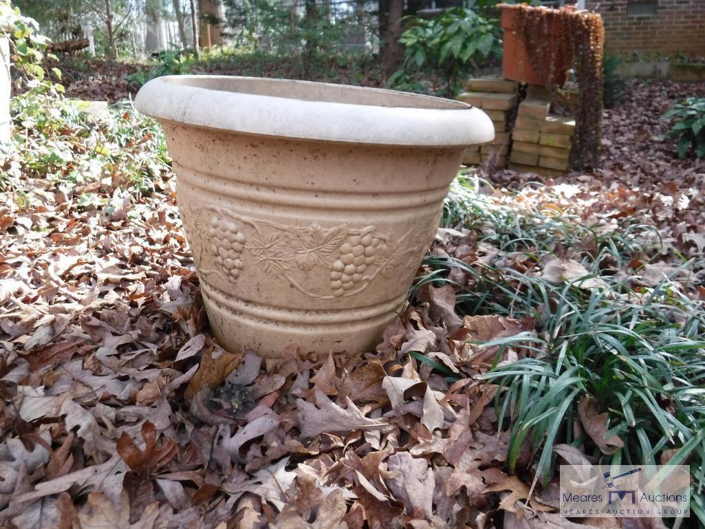 Mixed lot of outdoor planting pots