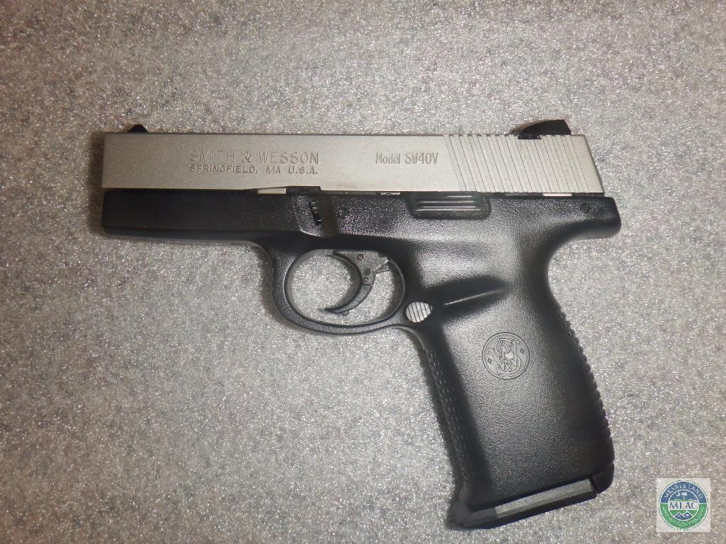 Smith and Wesson Model SW40V semiauto pistol in like-new condition