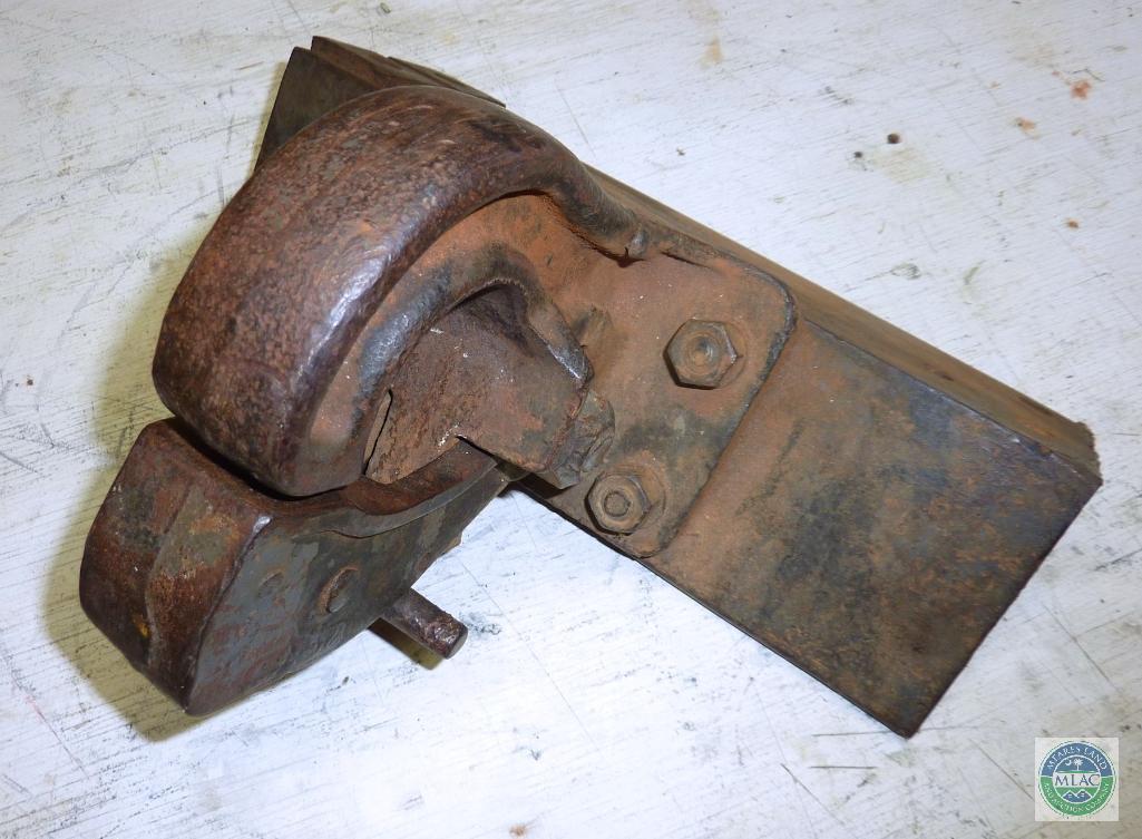 Towing Lot 3" Drop Hitch & Pentil Hook Hitch