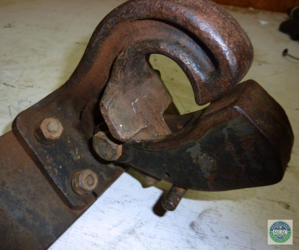 Towing Lot 3" Drop Hitch & Pentil Hook Hitch