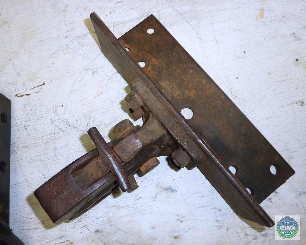 Towing Lot 3" Drop Hitch & Pentil Hook Hitch