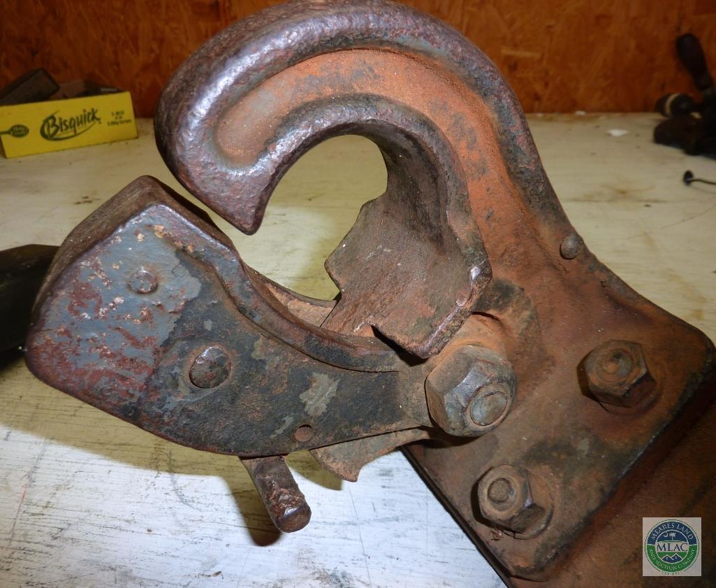 Towing Lot 3" Drop Hitch & Pentil Hook Hitch
