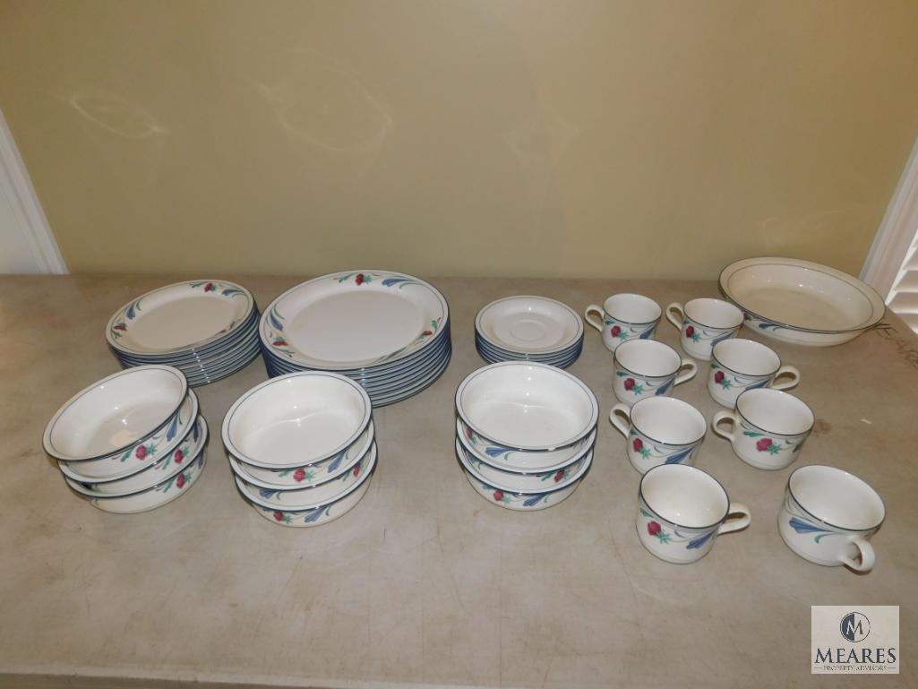 Lenox Chinastone Poppies on Blue Dinnerware 8 Piece Setting