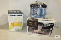 Lot Citrus Mate Juicer, Electric Kettle, & Hamilton Beach Blender