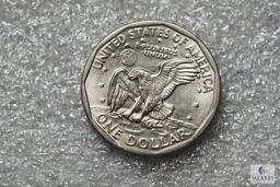 Lot of (5) 1979 Susan B Anthony dollars - Possible Wide Rim - Near Date Varieties included