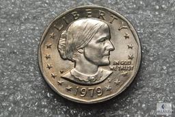 Lot of (5) 1979 Susan B Anthony dollars - Possible Wide Rim - Near Date Varieties included