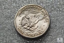 Lot of (5) 1979 Susan B Anthony dollars - Possible Wide Rim - Near Date Varieties included