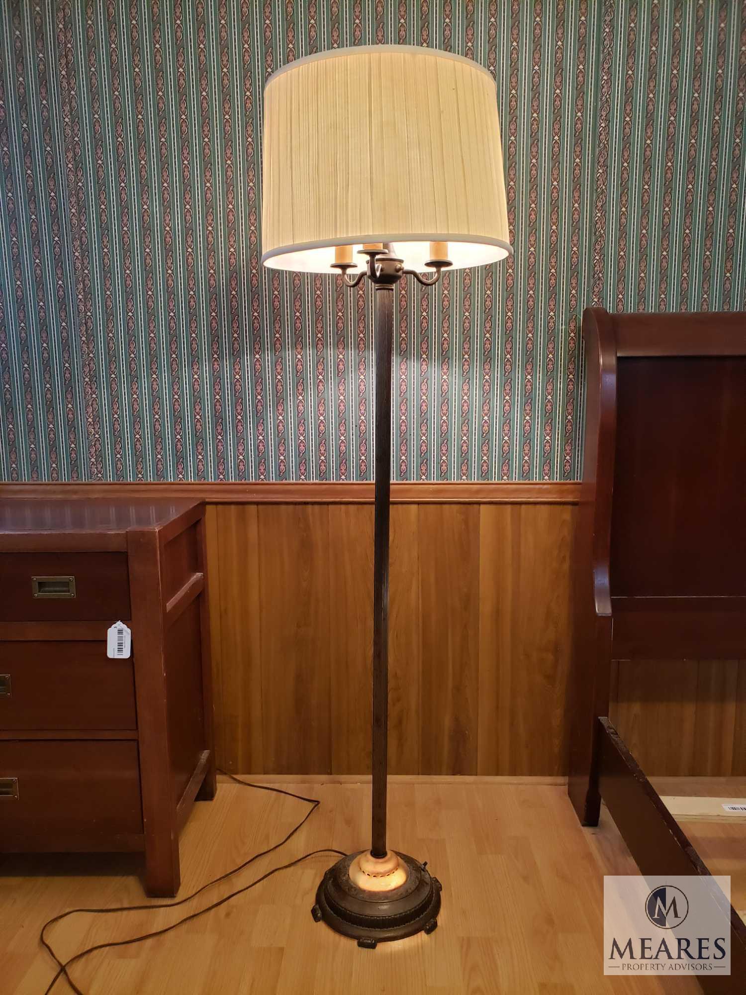 Excellent Vintage Floor Lamp with Lighted Base