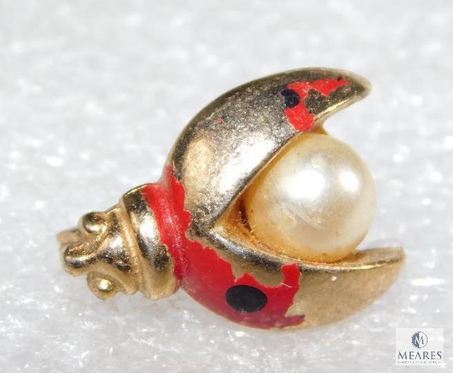Vintage Scatter Pin Lot: Two Small Leaves and Lady Bug.