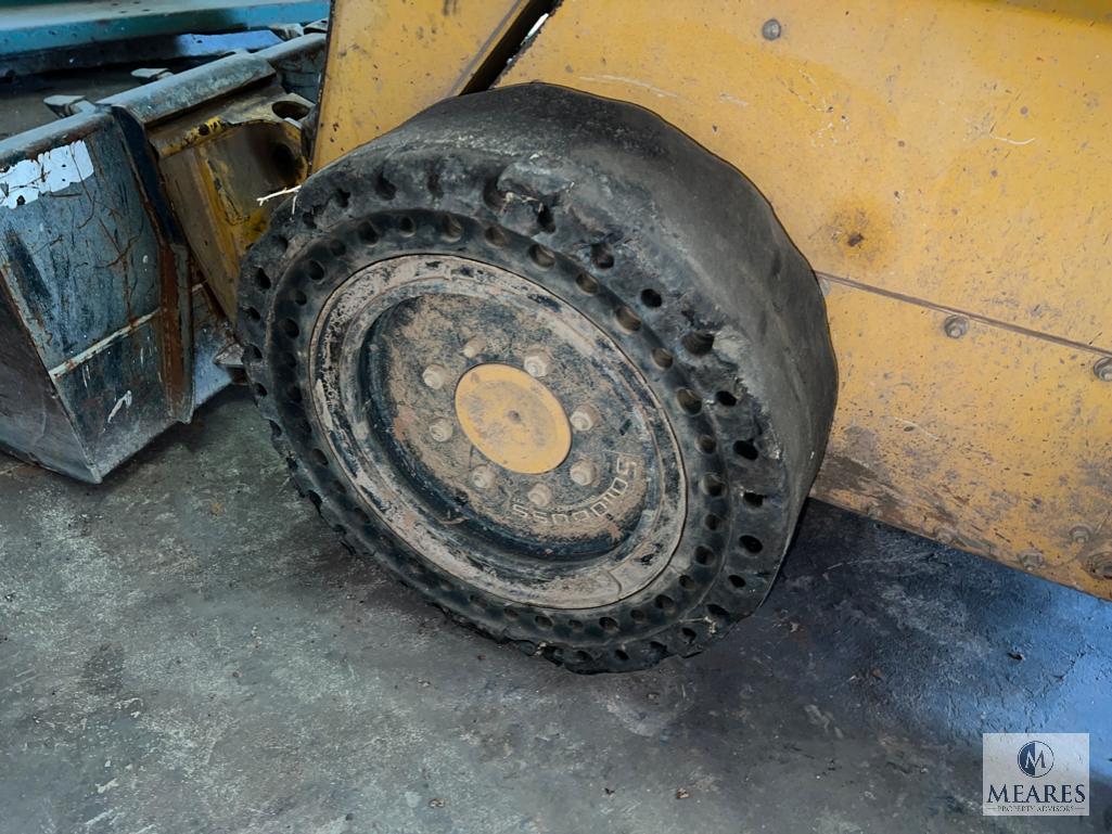 John Deere 317 Skid Steer with Front Bucket