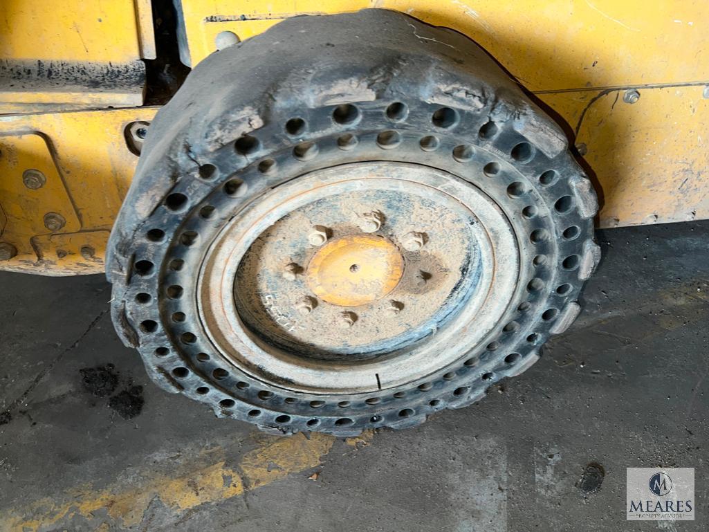 John Deere 317 Skid Steer with Front Bucket