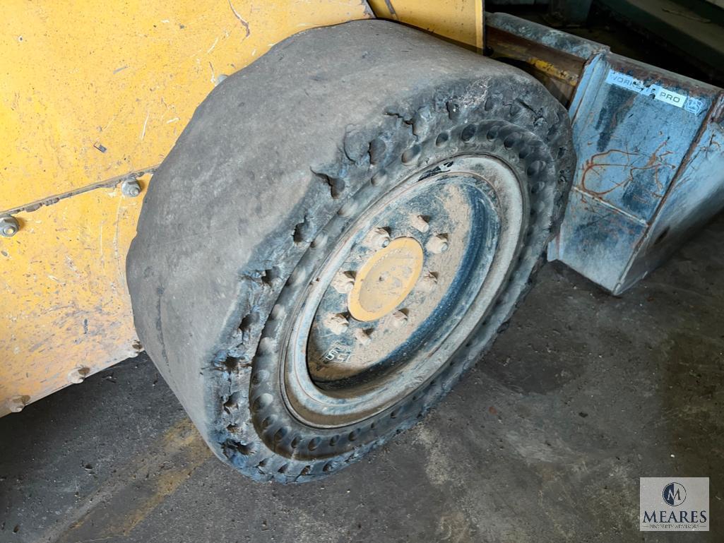 John Deere 317 Skid Steer with Front Bucket