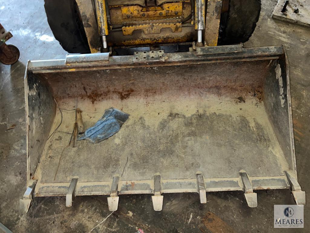 John Deere 317 Skid Steer with Front Bucket