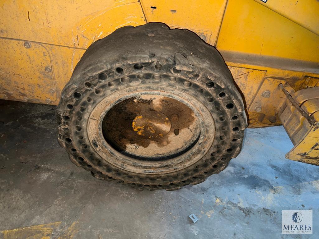 John Deere 317 Skid Steer with Front Bucket