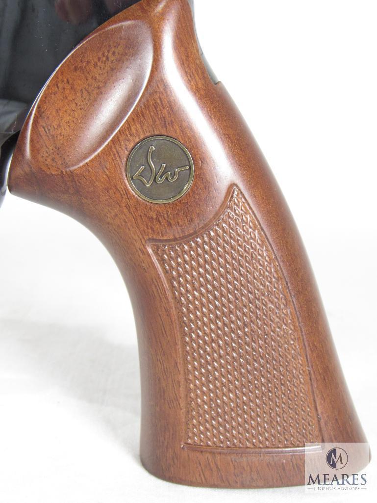 Dan Wesson HV22 .22LR Blued Target Revolver 10" Barrel (4385)
