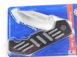 New Smith & Wesson Extreme Ops Tactical Folder WIth Belt Clip Carry