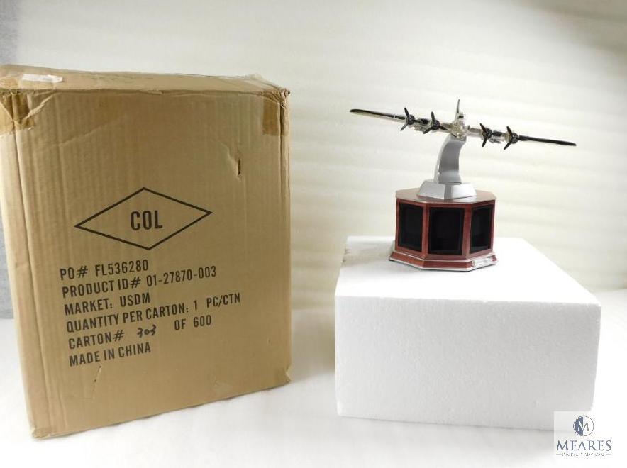New Bradford Exchange Zippo Lighter Display Model B 17 WWII Aircraft Model Plane