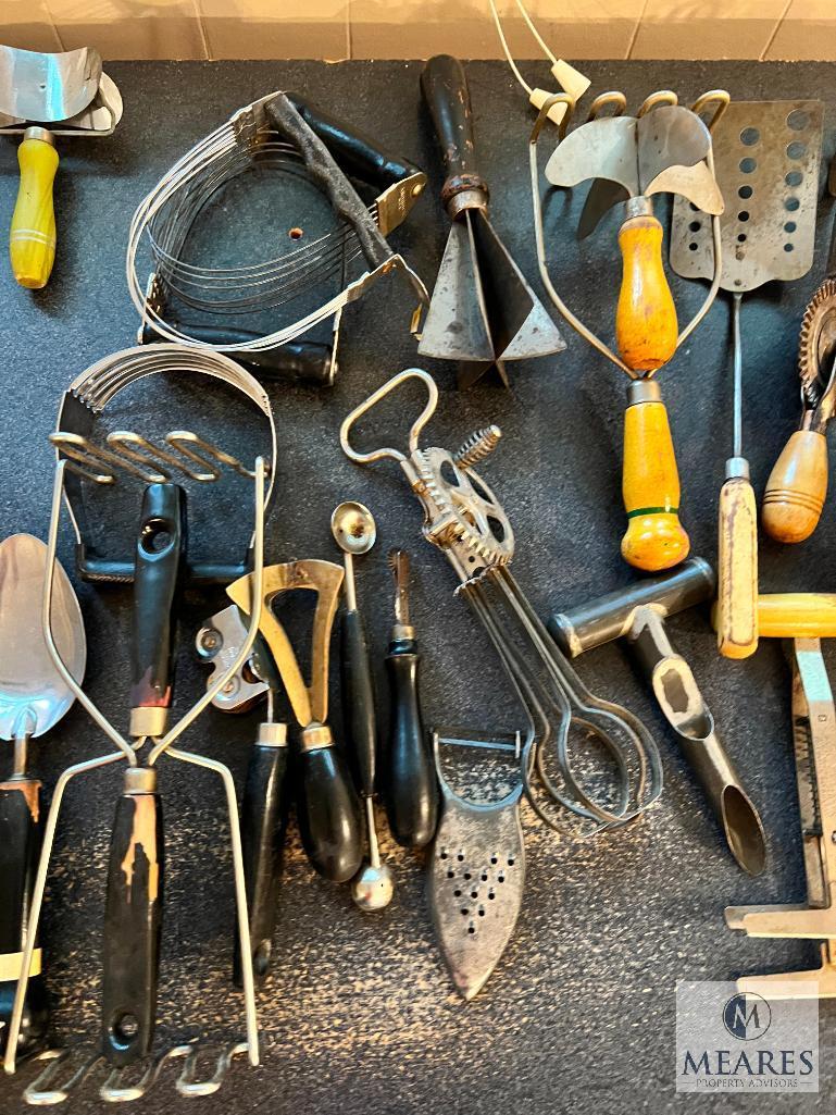 LARGE Lot of Green Handled and Wooden Handled Kitchen Items