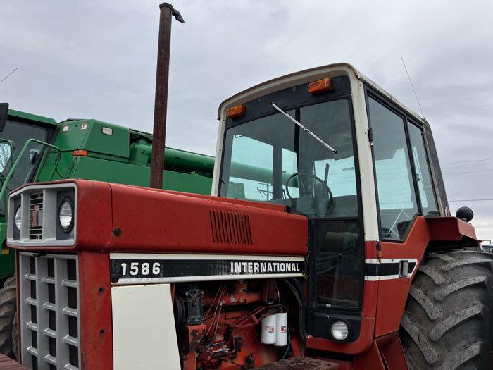 IH 1586 #17714