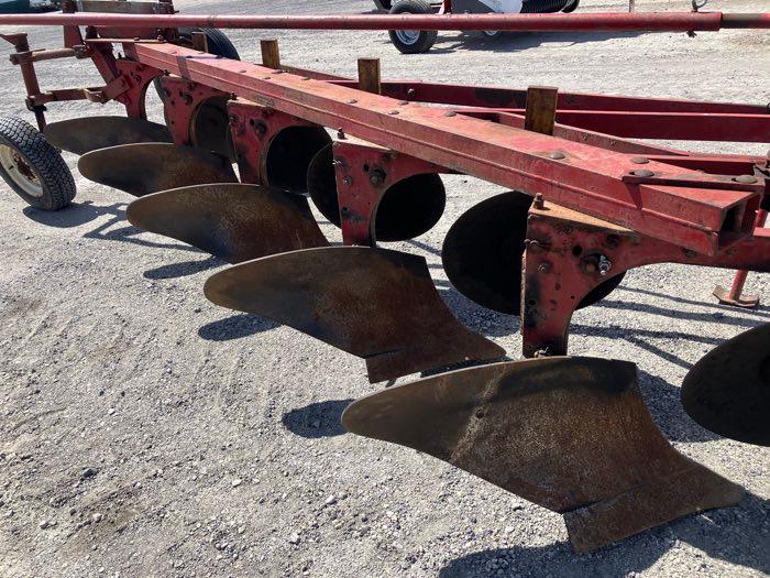 IH 550 PLOW #NA