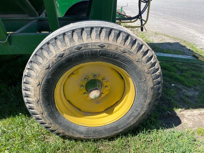 DEMCO GRAVITY WAGON W/AUGER